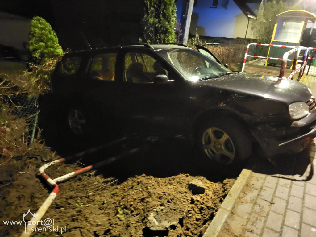 Volkswagen wypadł z drogi