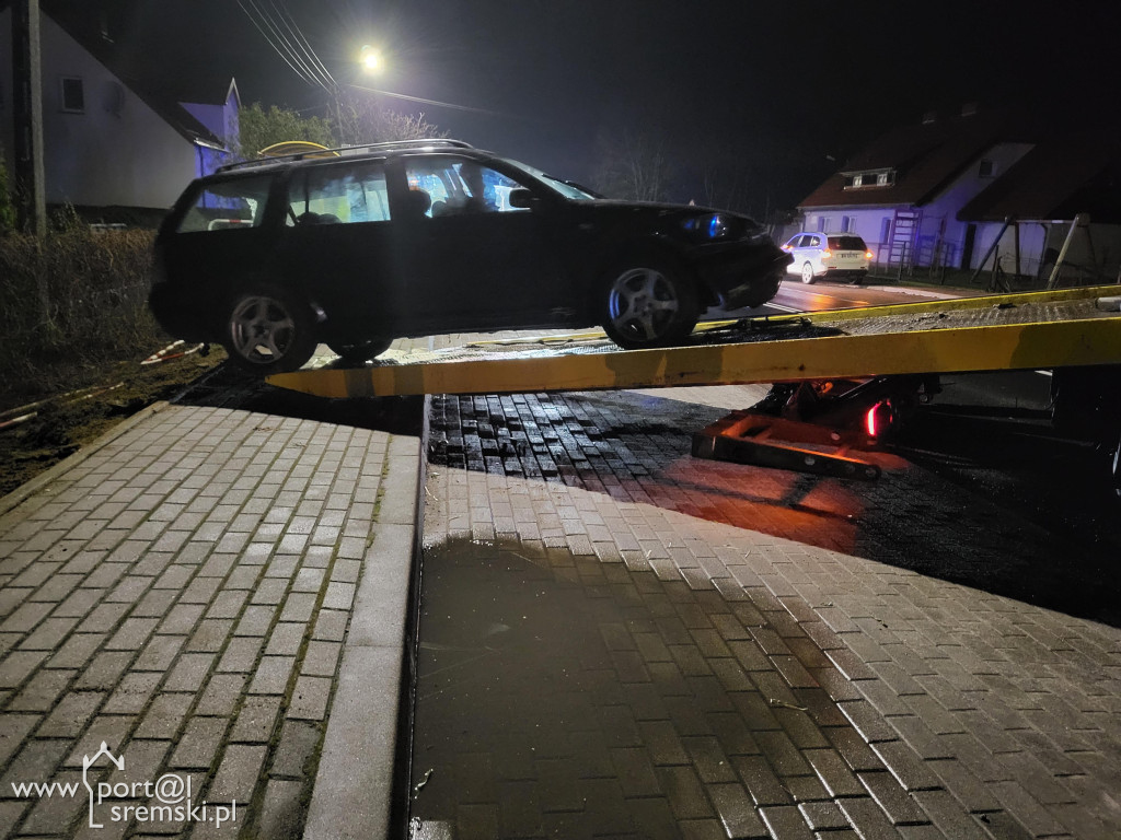 Volkswagen wypadł z drogi