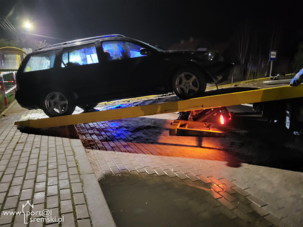 Volkswagen wypadł z drogi