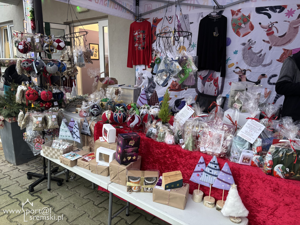 Kiermasz świąteczny w Schronisku w Gaju
