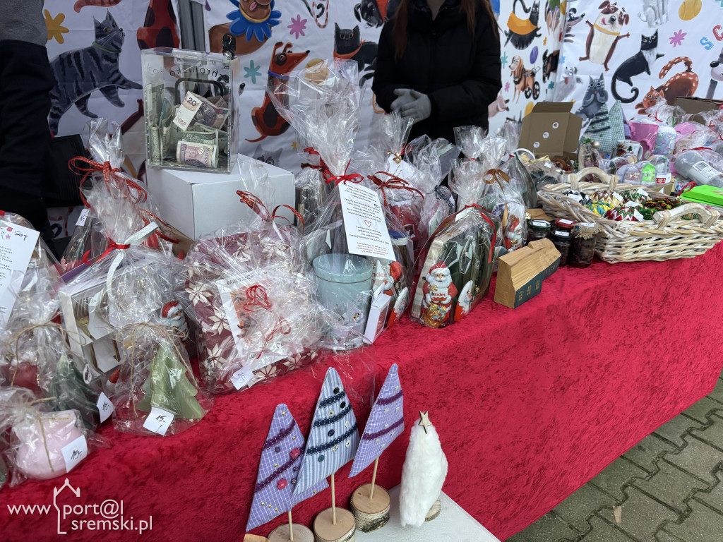 Kiermasz świąteczny w Schronisku w Gaju