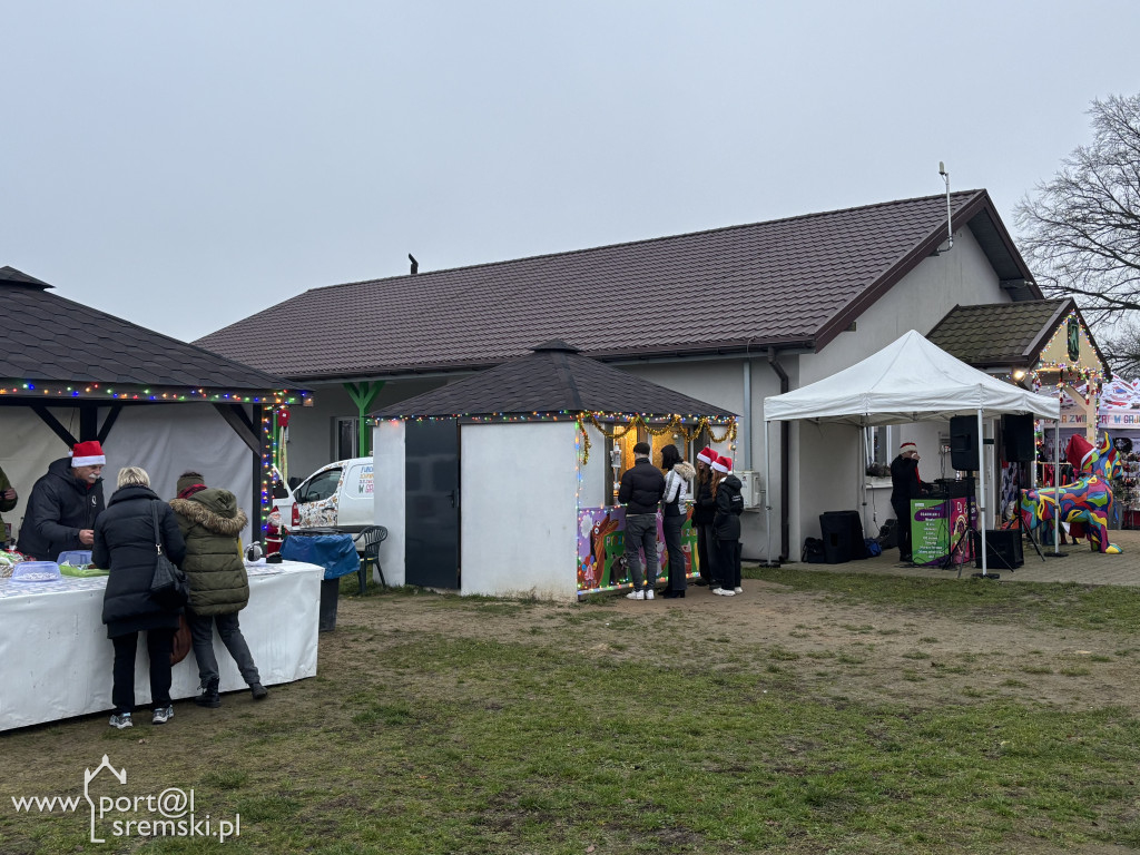 Kiermasz świąteczny w Schronisku w Gaju