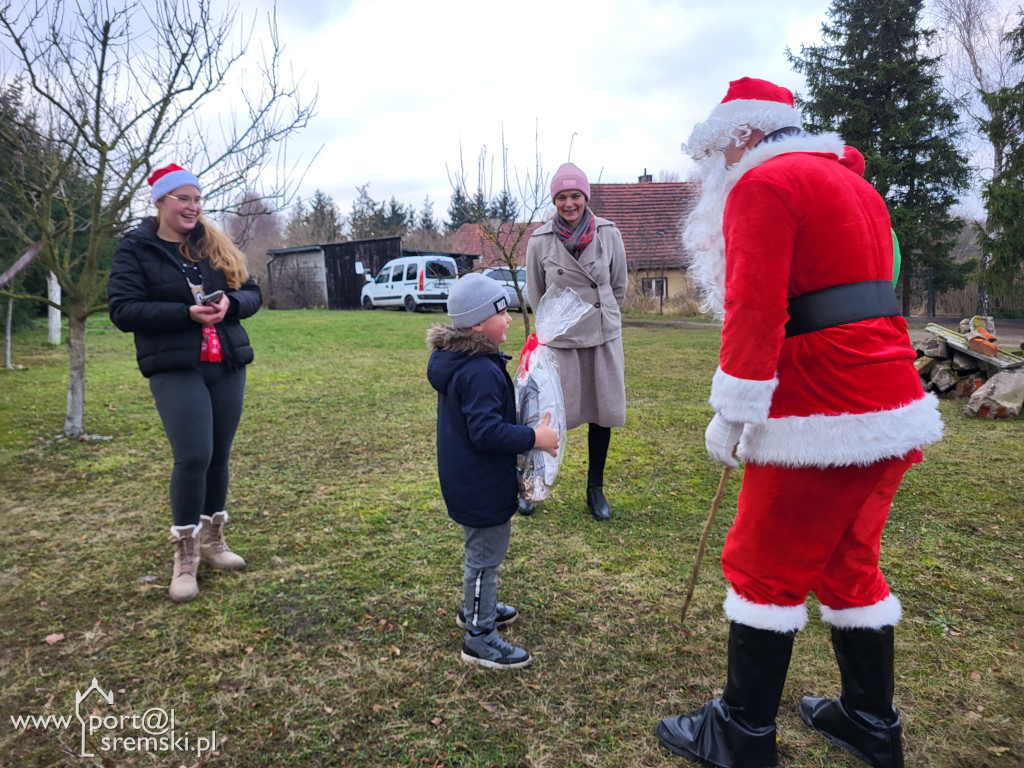 Mikołaj odwiedził dzieci w  Chrząstowie
