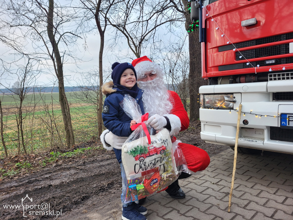 Mikołaj odwiedził dzieci w  Chrząstowie