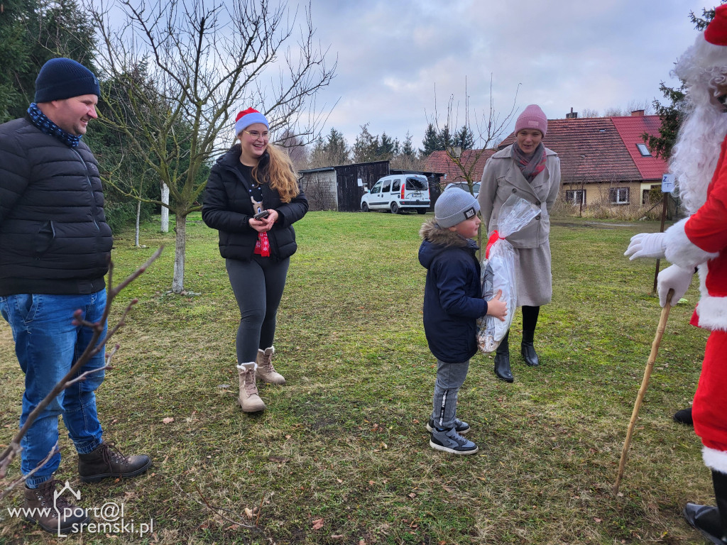Mikołaj odwiedził dzieci w  Chrząstowie