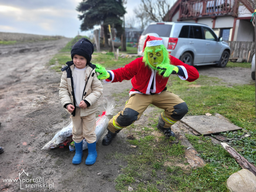 Mikołaj odwiedził dzieci w  Chrząstowie