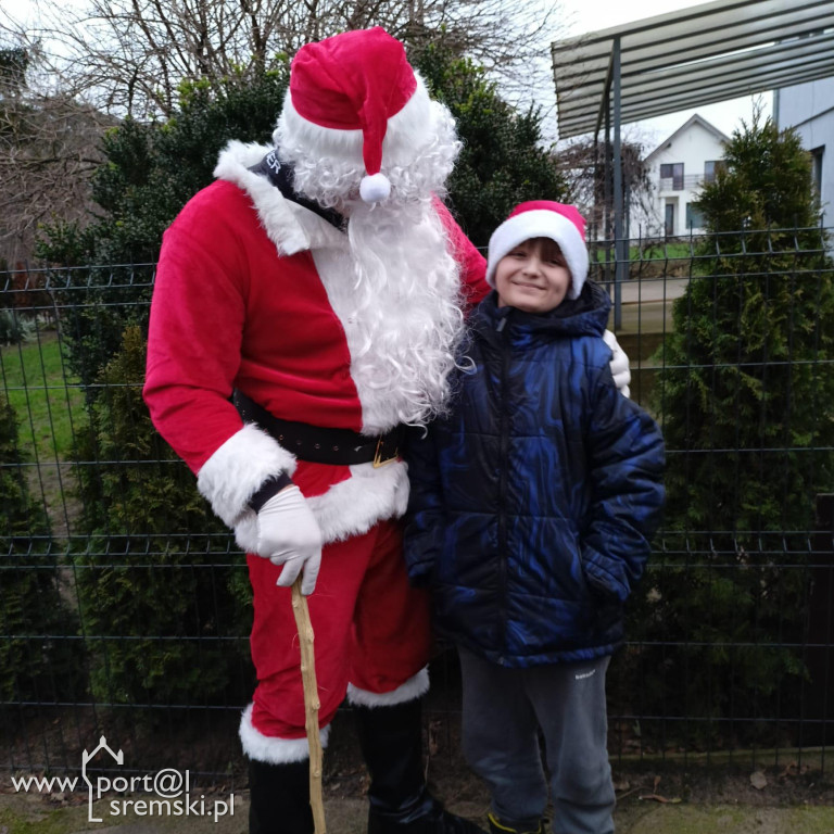 Mikołaj odwiedził dzieci w  Chrząstowie
