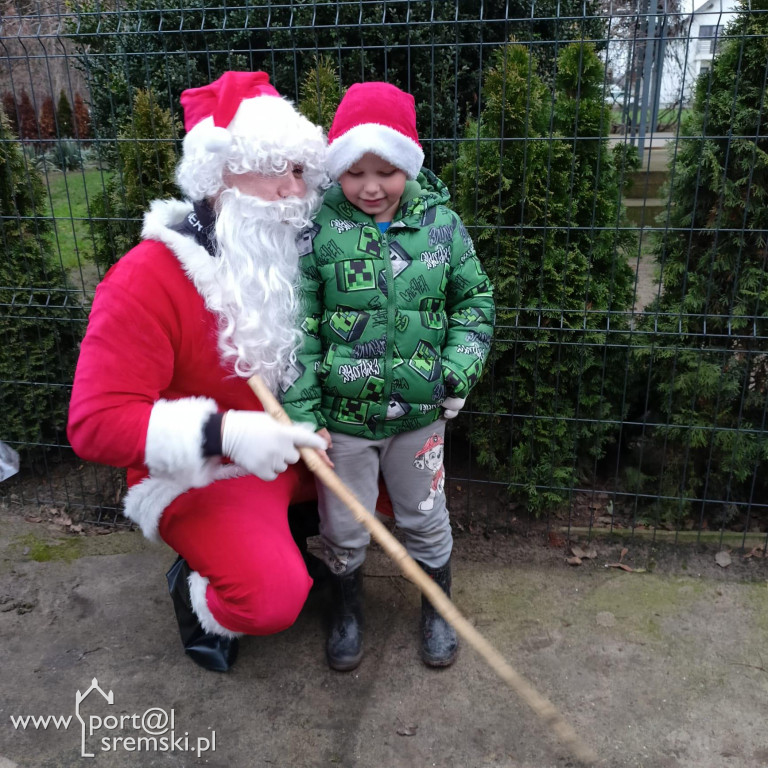 Mikołaj odwiedził dzieci w  Chrząstowie
