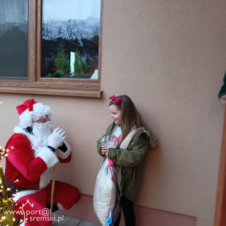 Mikołaj odwiedził dzieci w  Chrząstowie