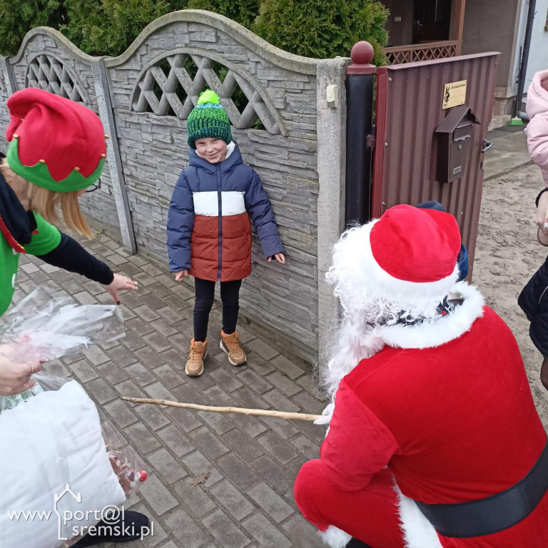 Mikołaj odwiedził dzieci w  Chrząstowie