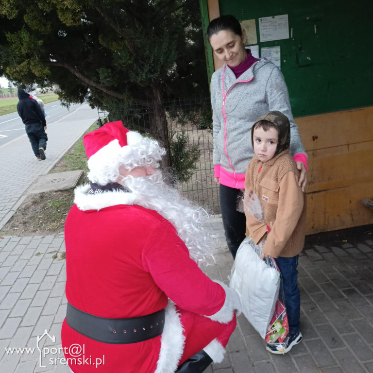 Mikołaj odwiedził dzieci w  Chrząstowie