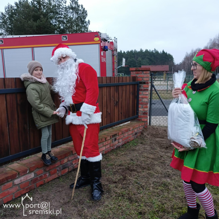 Mikołaj odwiedził dzieci w  Chrząstowie