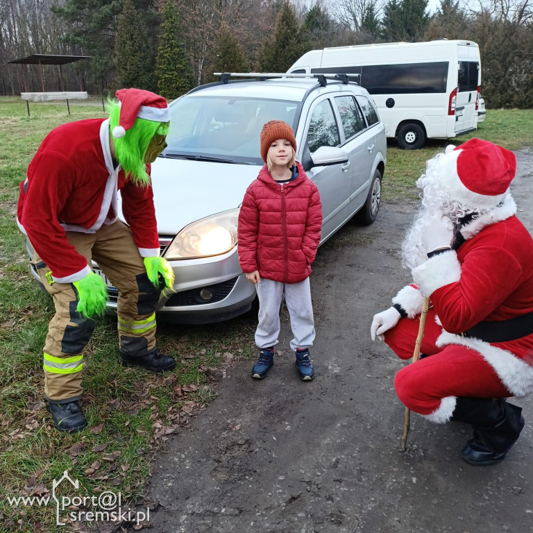 Mikołaj odwiedził dzieci w  Chrząstowie
