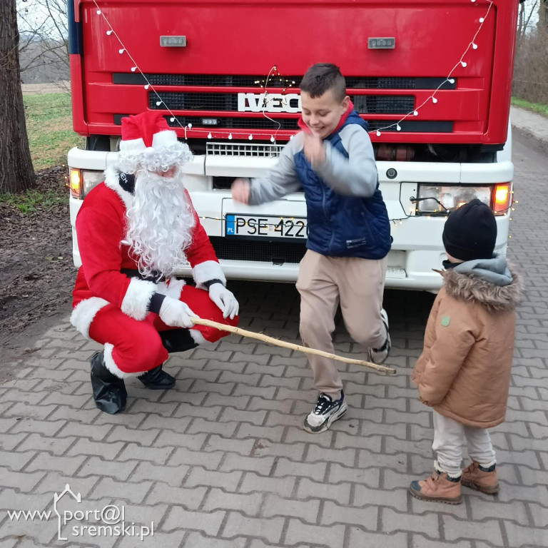 Mikołaj odwiedził dzieci w  Chrząstowie