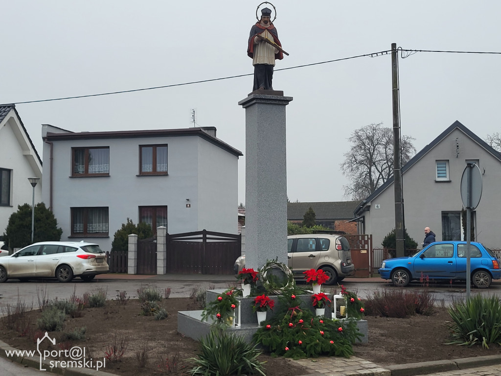 Odnowienie figury św. Jana Niepomucena w Niesłabinie