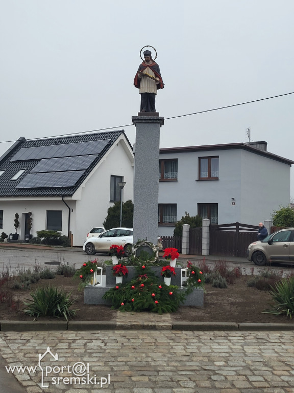 Odnowienie figury św. Jana Niepomucena w Niesłabinie