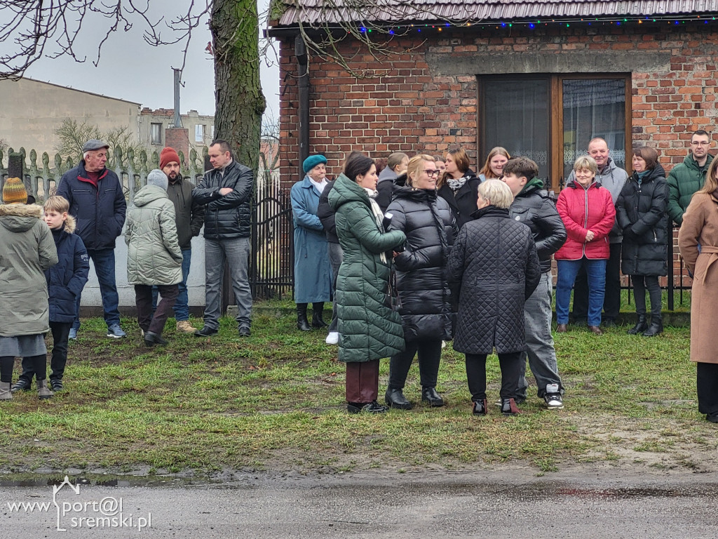 Odnowienie figury św. Jana Niepomucena w Niesłabinie