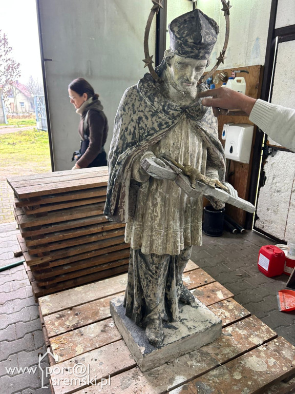 Odnowienie figury św. Jana Niepomucena w Niesłabinie