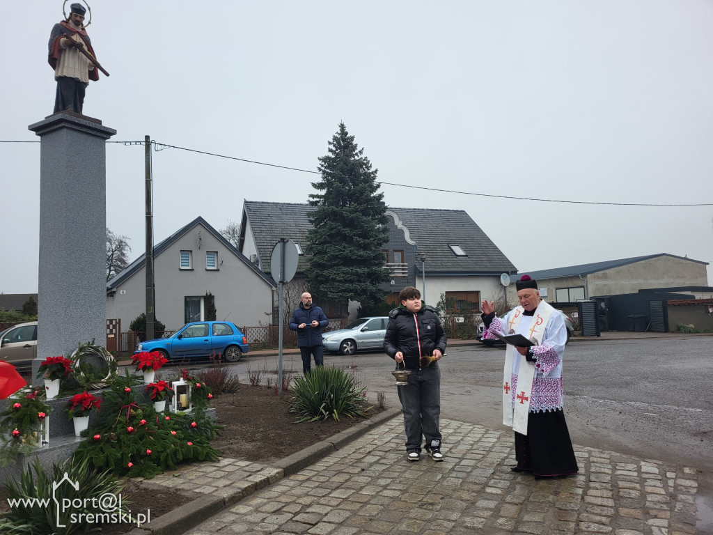 Odnowienie figury św. Jana Niepomucena w Niesłabinie