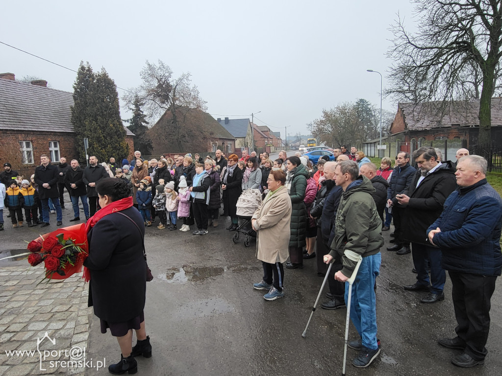 Odnowienie figury św. Jana Niepomucena w Niesłabinie