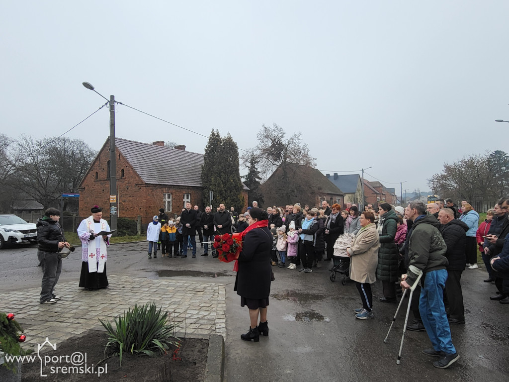 Odnowienie figury św. Jana Niepomucena w Niesłabinie