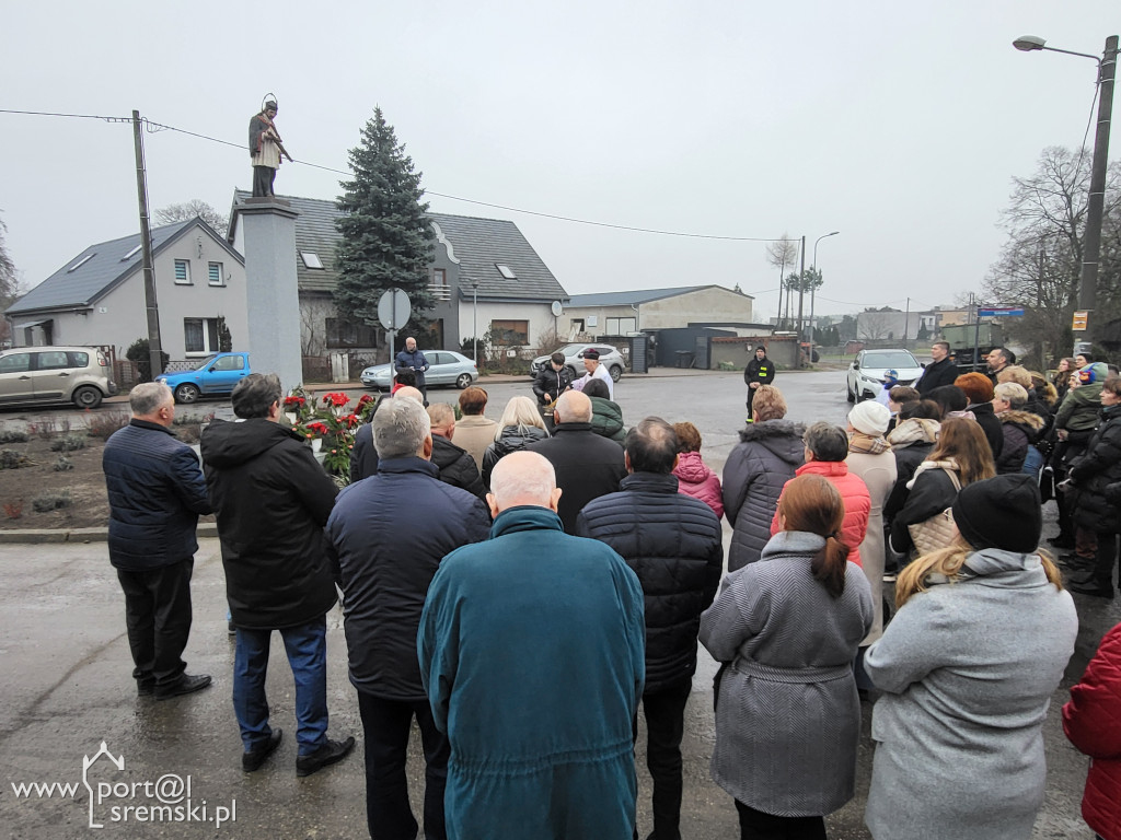 Odnowienie figury św. Jana Niepomucena w Niesłabinie
