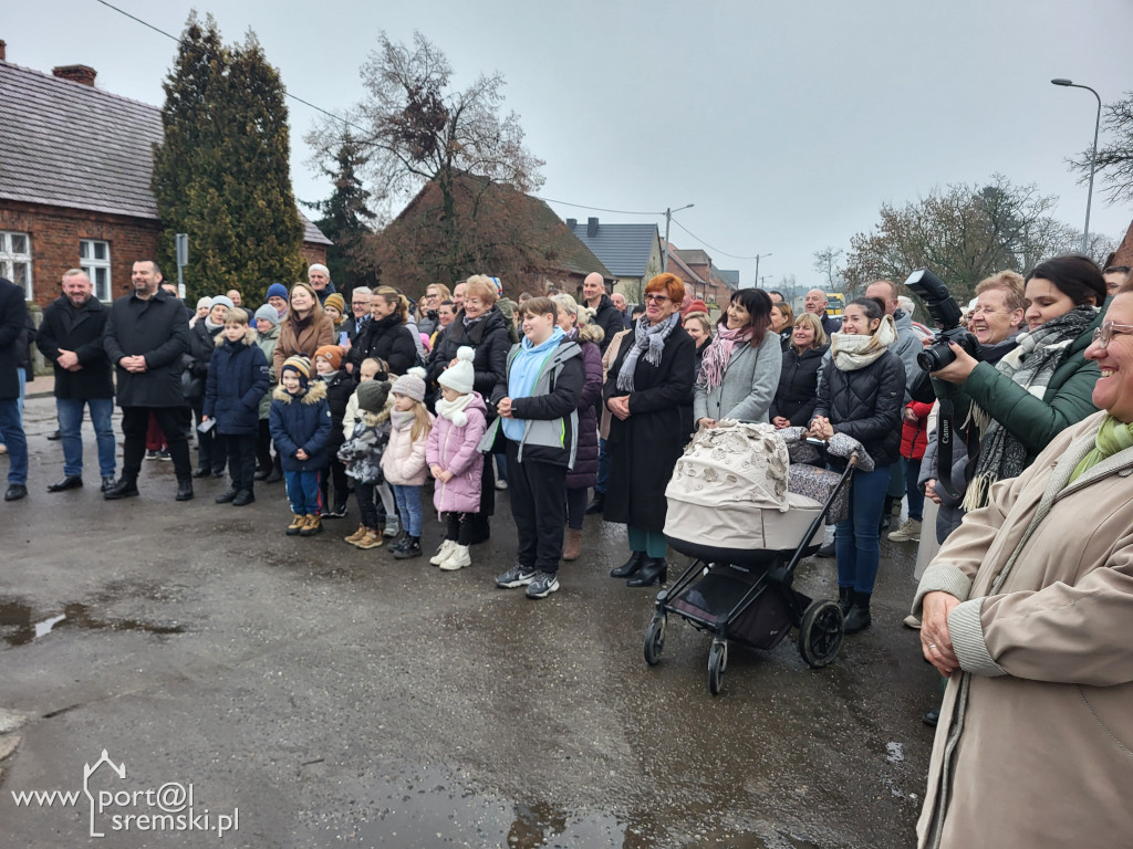 Odnowienie figury św. Jana Niepomucena w Niesłabinie