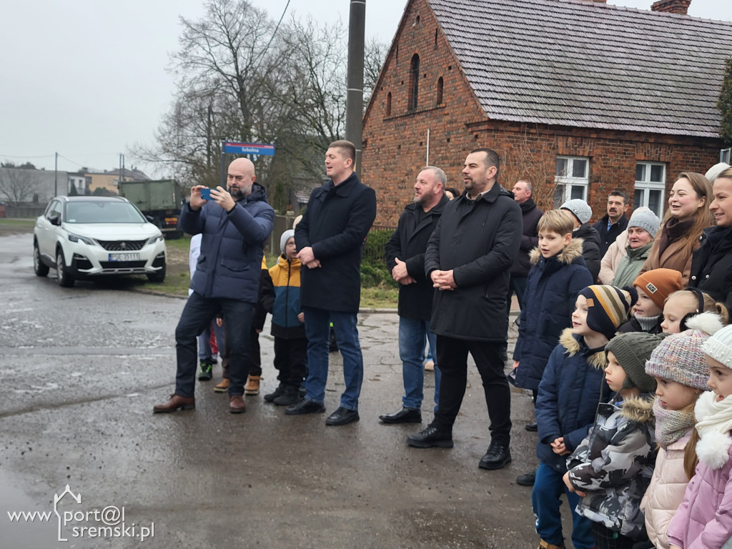 Odnowienie figury św. Jana Niepomucena w Niesłabinie