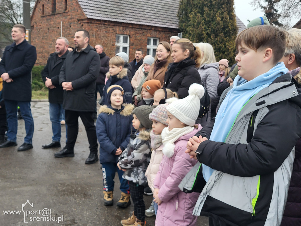 Odnowienie figury św. Jana Niepomucena w Niesłabinie