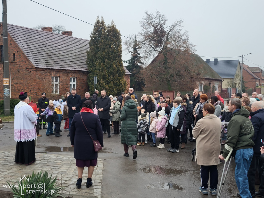 Odnowienie figury św. Jana Niepomucena w Niesłabinie