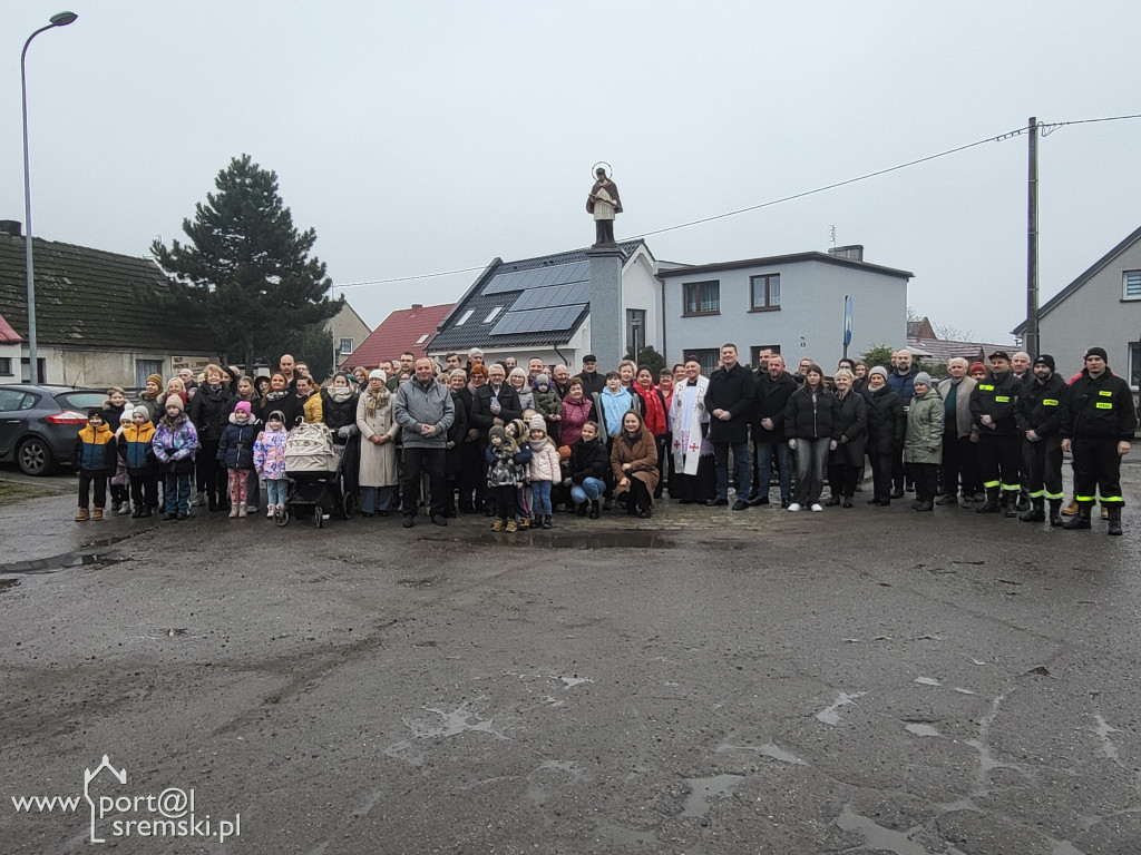 Odnowienie figury św. Jana Niepomucena w Niesłabinie
