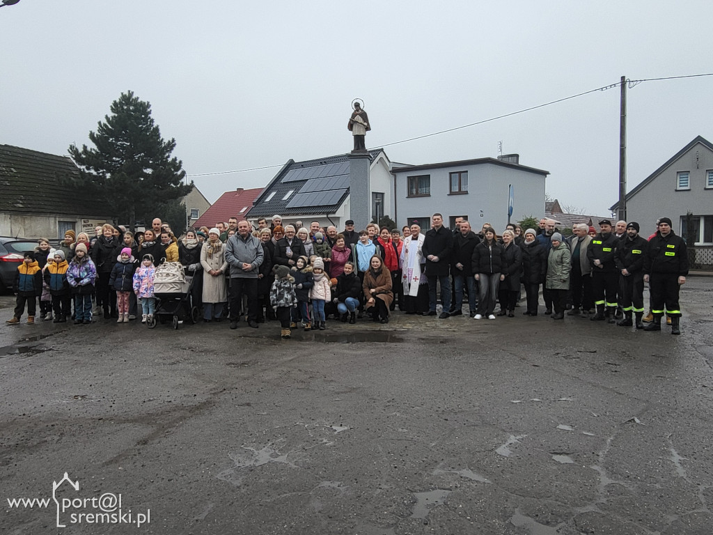 Odnowienie figury św. Jana Niepomucena w Niesłabinie