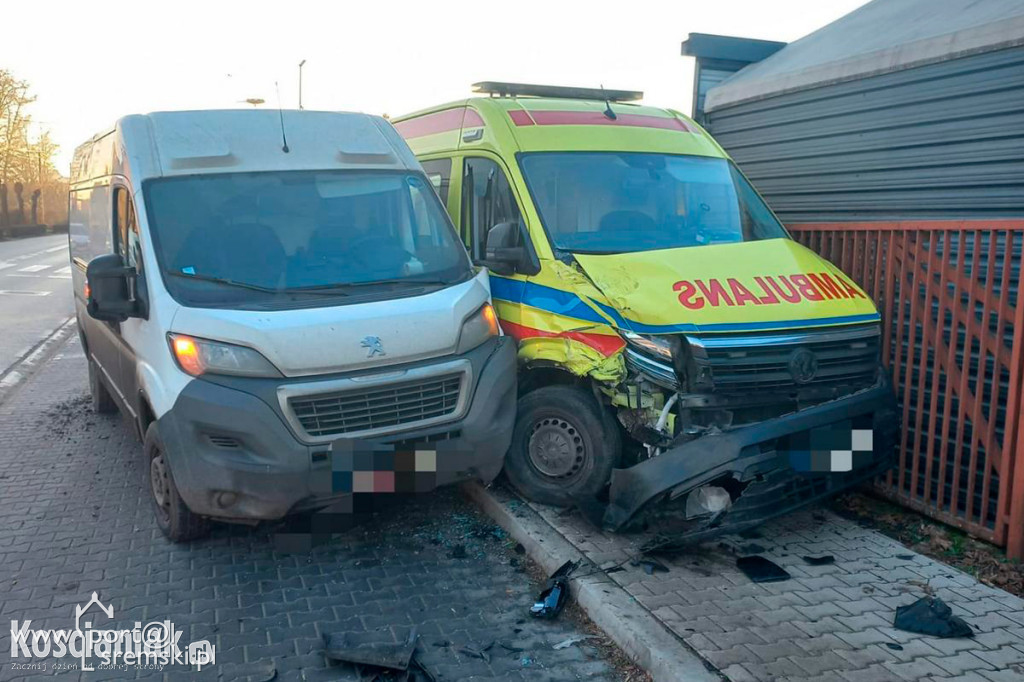 Zderzenie karetki pogotowia z busem