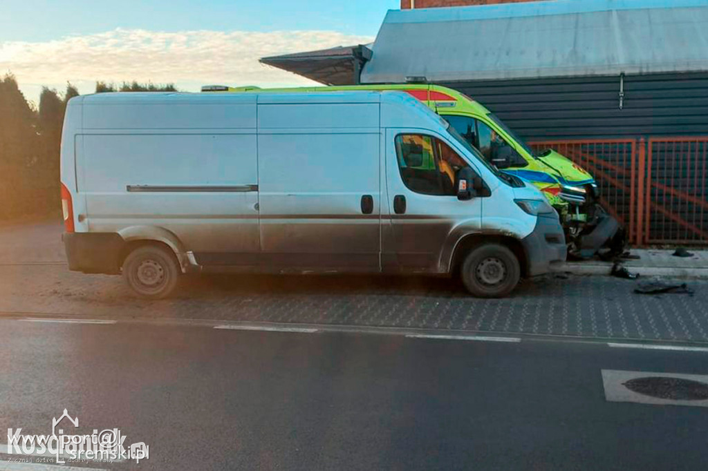 Zderzenie karetki pogotowia z busem