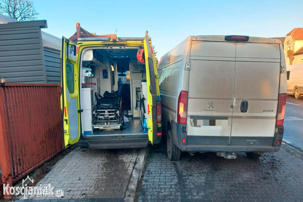 Zderzenie karetki pogotowia z busem