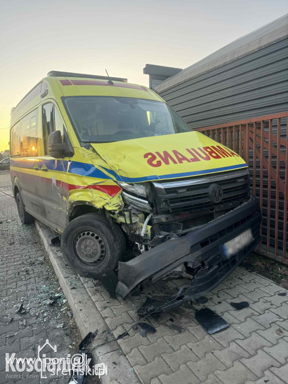 Zderzenie karetki pogotowia z busem