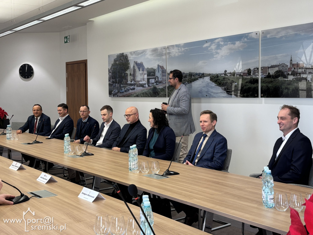 Podpisanie umowy na realizację 8 budynków mieszkalnych