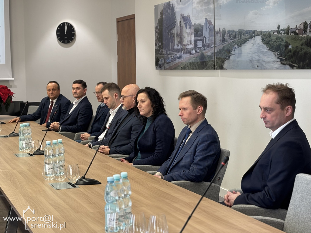 Podpisanie umowy na realizację 8 budynków mieszkalnych