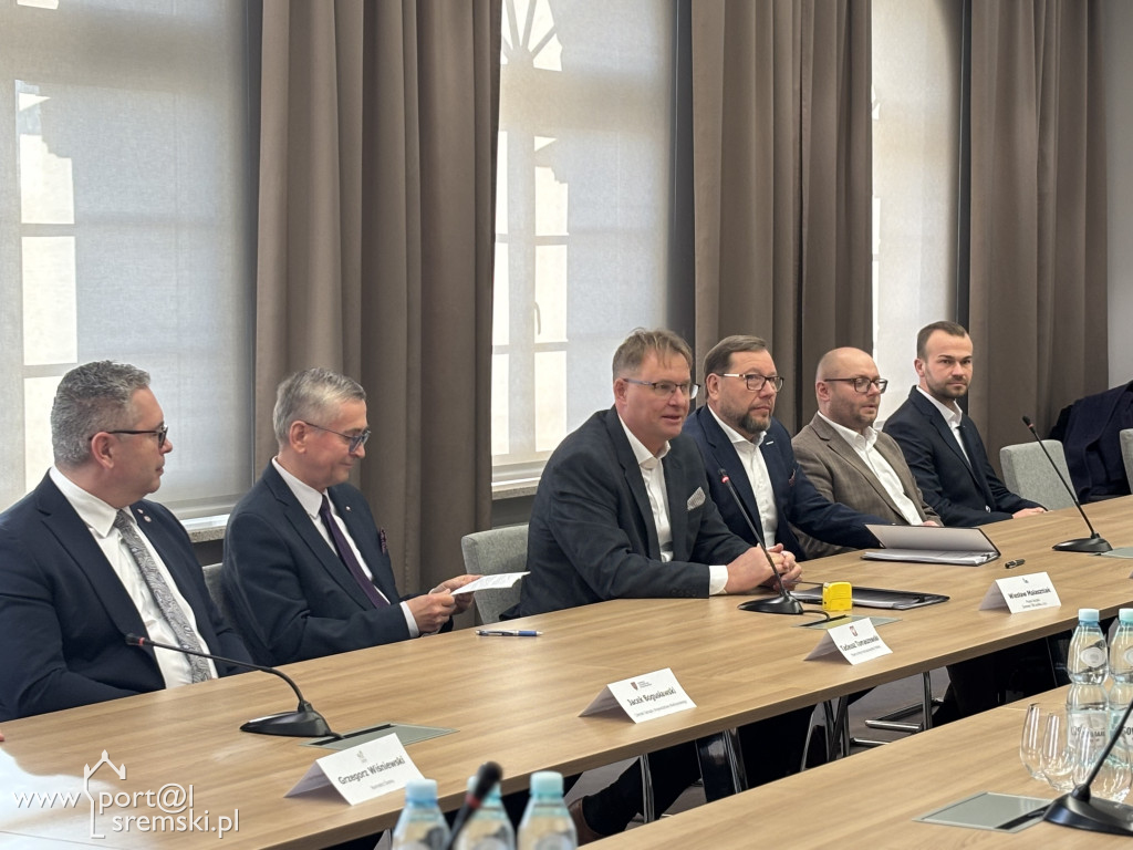 Podpisanie umowy na realizację 8 budynków mieszkalnych