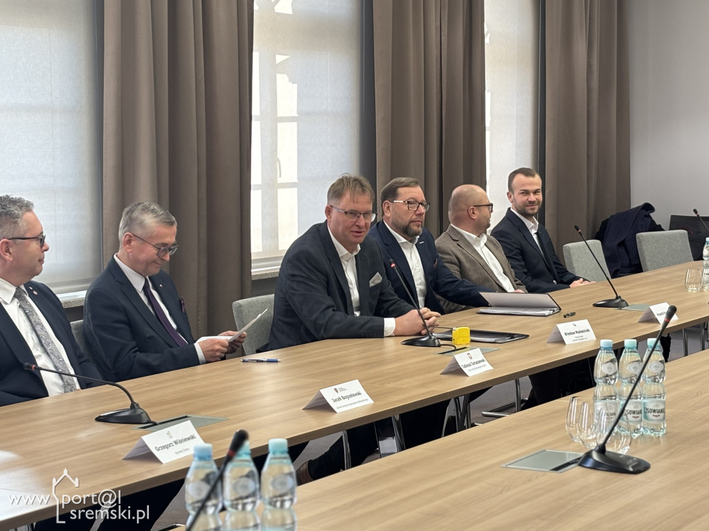 Podpisanie umowy na realizację 8 budynków mieszkalnych