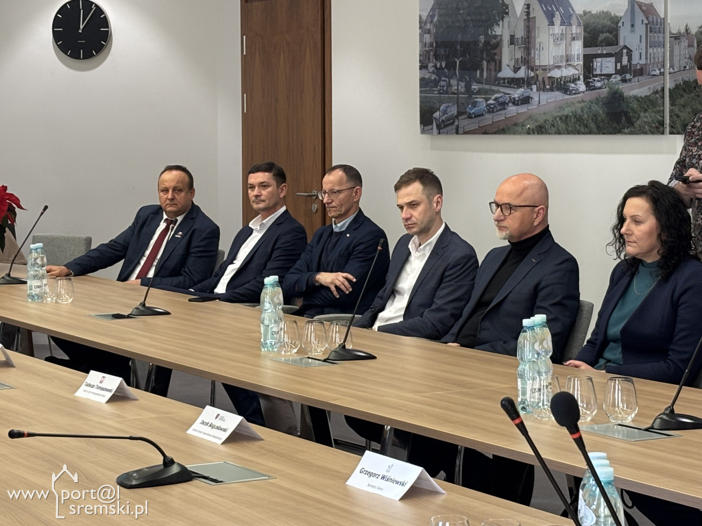 Podpisanie umowy na realizację 8 budynków mieszkalnych