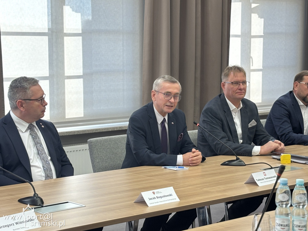 Podpisanie umowy na realizację 8 budynków mieszkalnych