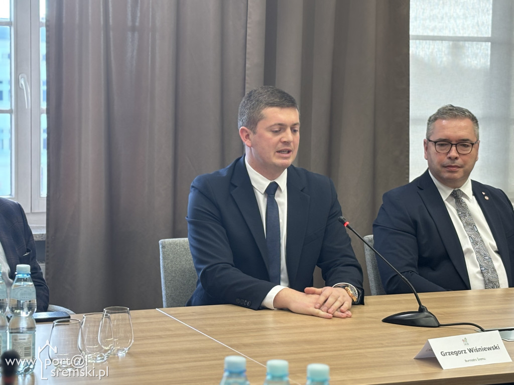 Podpisanie umowy na realizację 8 budynków mieszkalnych