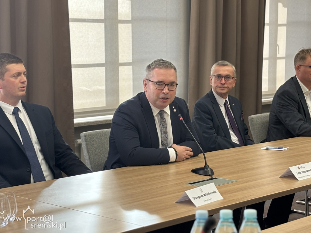 Podpisanie umowy na realizację 8 budynków mieszkalnych