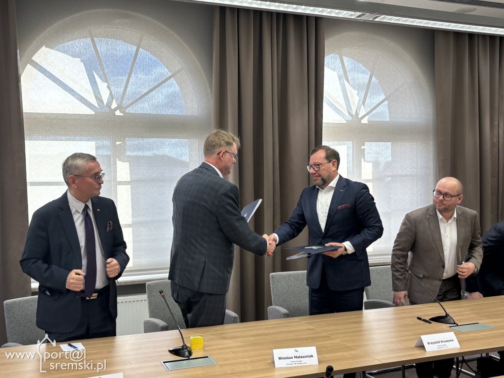 Podpisanie umowy na realizację 8 budynków mieszkalnych