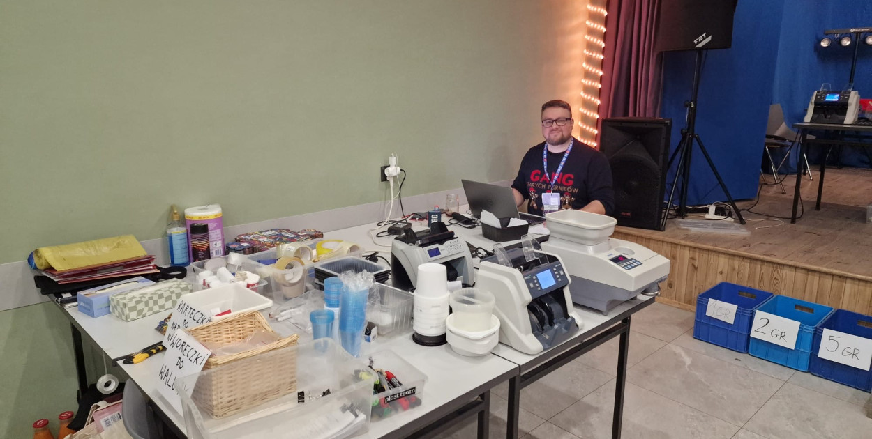 Kulisy liczenia puszek z WOŚP