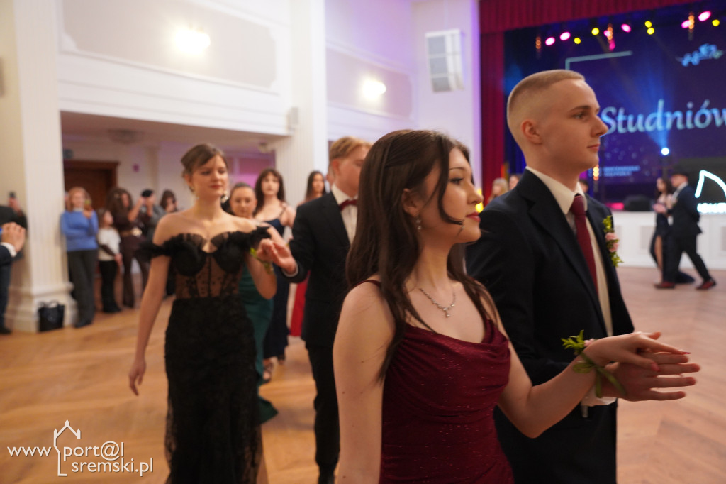 Studniówka w Zespole Szkół Katolickich im. św. Jana Pawła II w Śremie