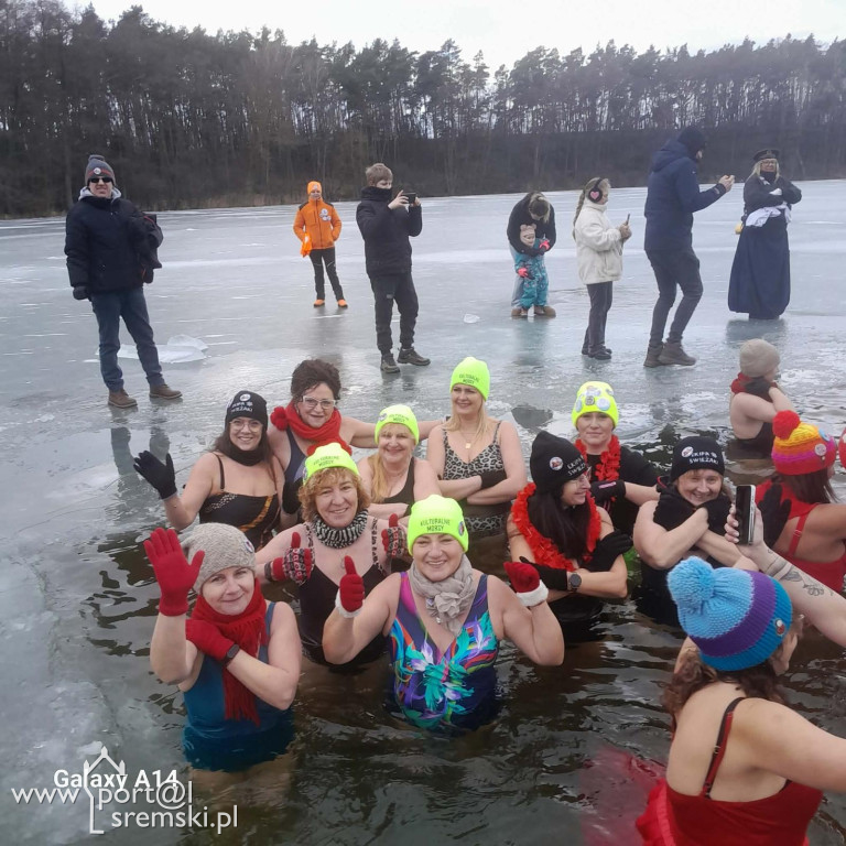 Zakochani w morsowaniu- Walentynkowe spotkanie w Jarosławkach