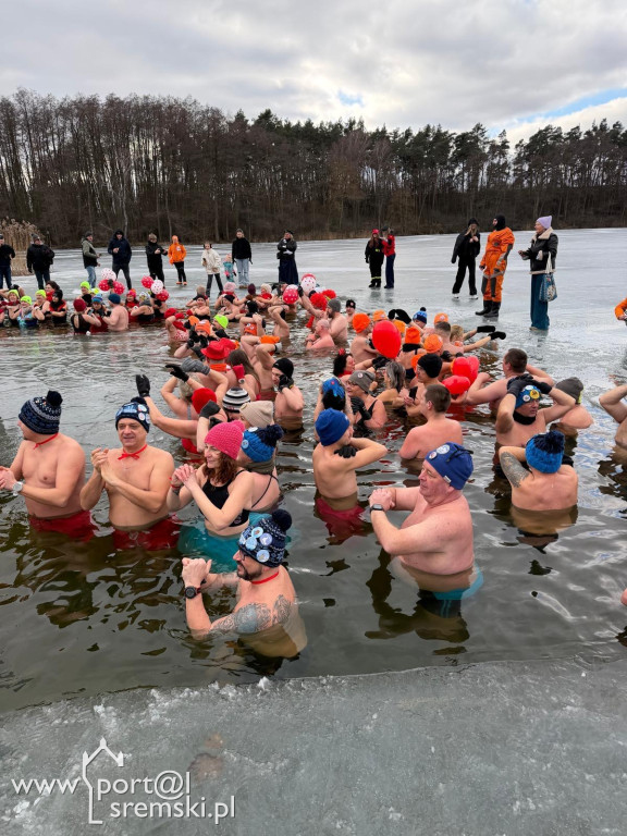 Zakochani w morsowaniu- Walentynkowe spotkanie w Jarosławkach