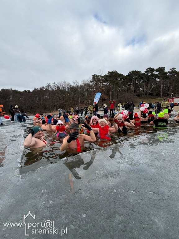Zakochani w morsowaniu- Walentynkowe spotkanie w Jarosławkach